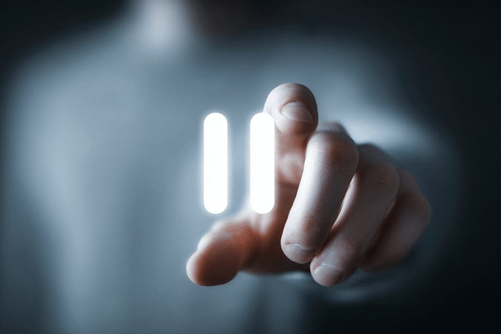 A pause symbol being placed over a profile illustrating how to pause Hinge